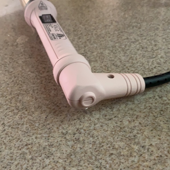 L'ange Hair Ondulé Curling Wand 1.25 inch blush pink rotating barrel - Picture 3 of 5